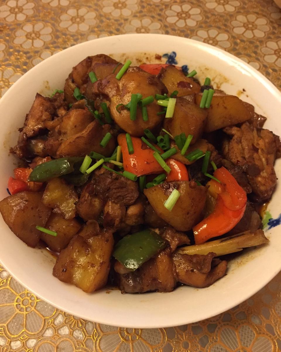 鸡腿红烧土豆（独家做法超简单）