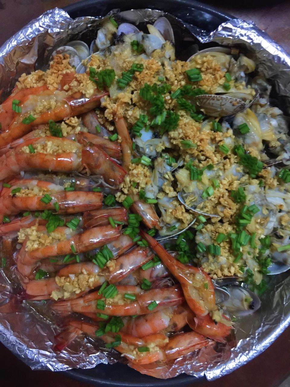 蒜蓉金针菇烤花蛤虾
