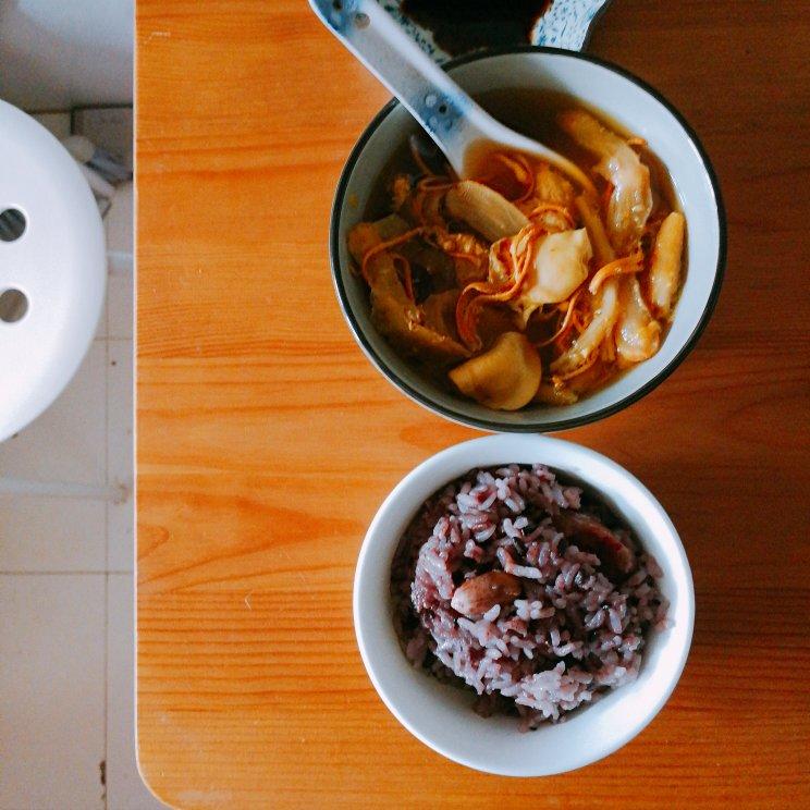 冬草花胶炖瘦肉