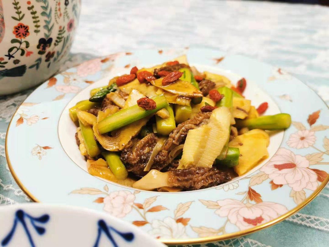 春天的食物—素炒羊肚菌三脆