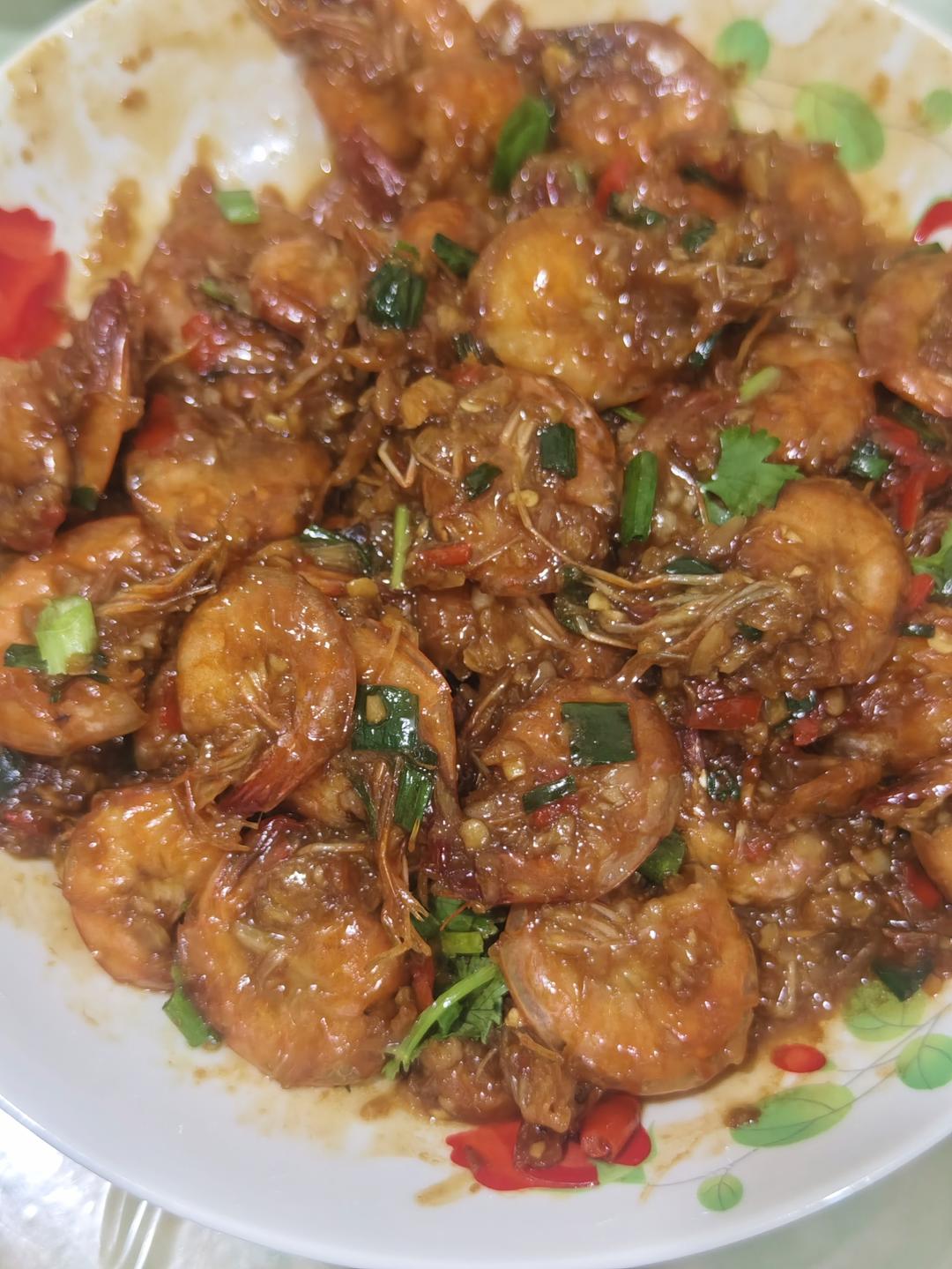 答应我蒜蓉油焖大虾一定要试试这个做法，巨好吃~