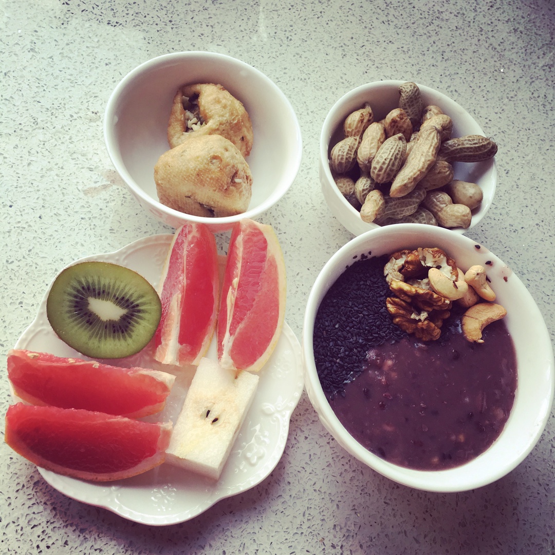 不急不躁吃早餐