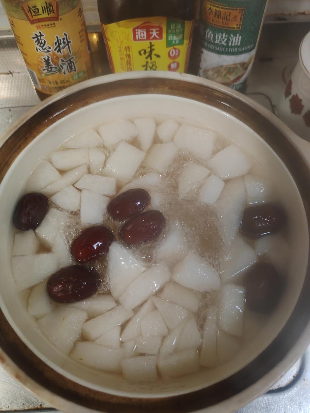 雪梨银耳红枣汤