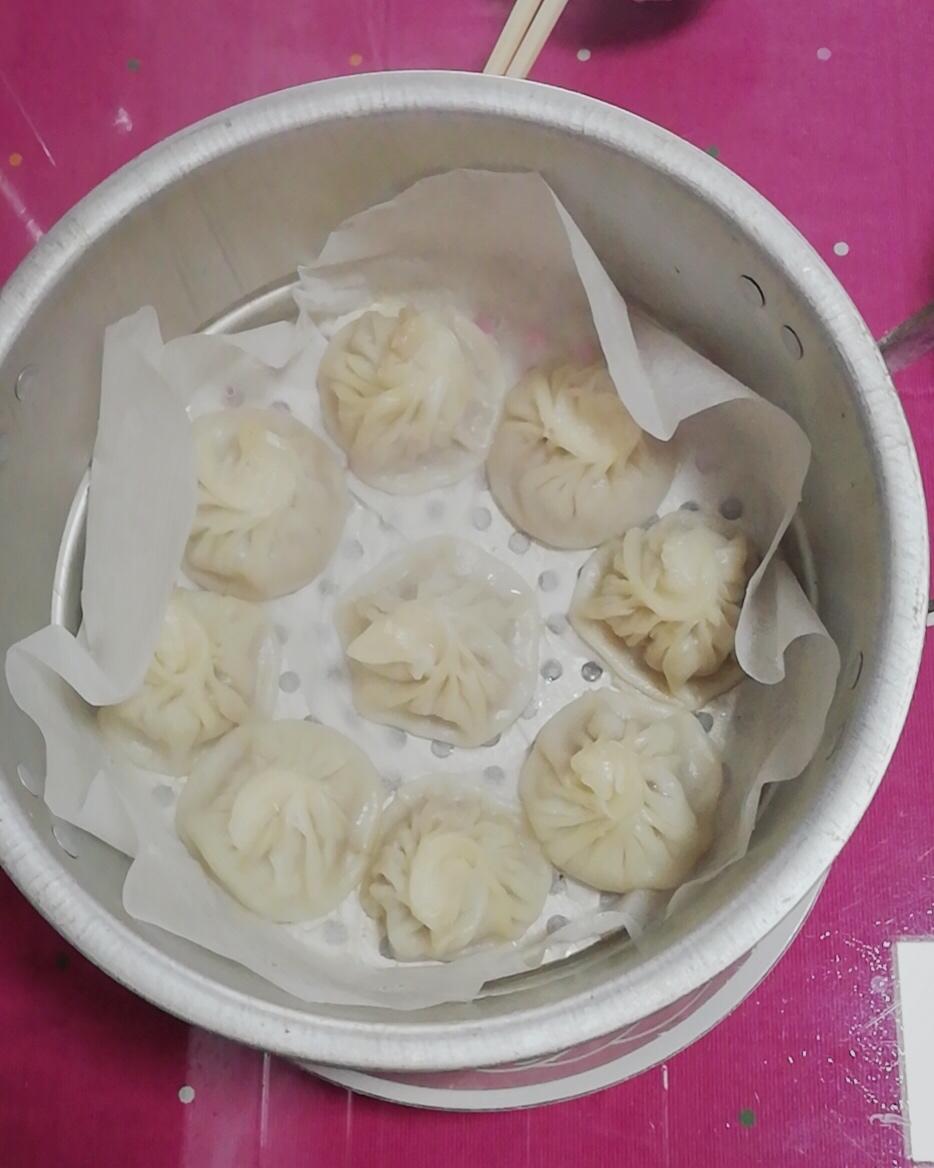 小笼包：一口爆汁！