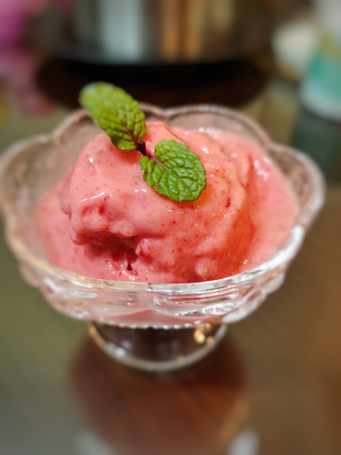 草莓🍓冰淇淋的做法