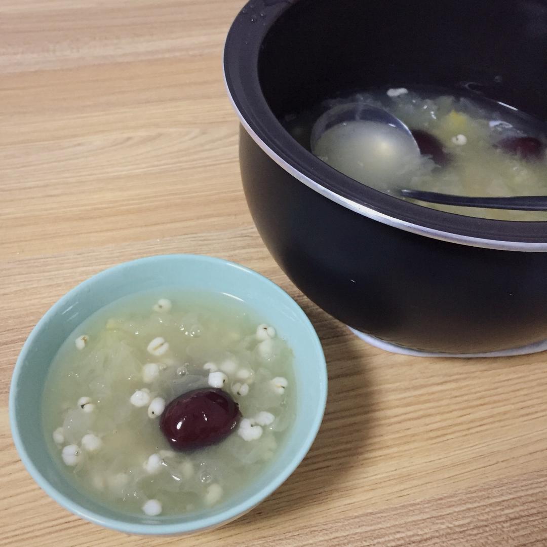 红枣薏米银耳羹