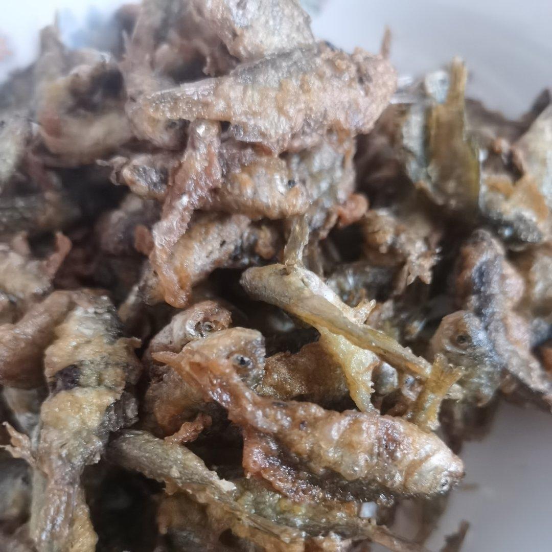 酥炸野生小鲫鱼