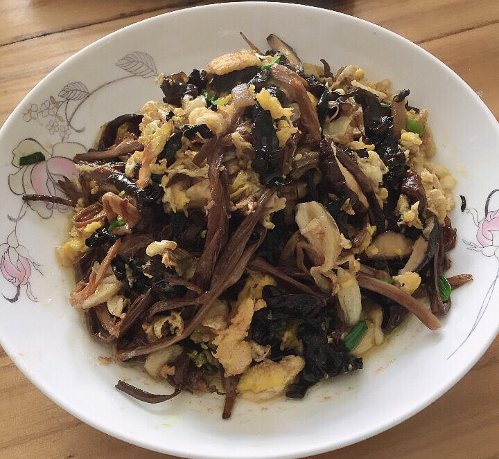 黄花菜炒鸡蛋，经常吃健脑