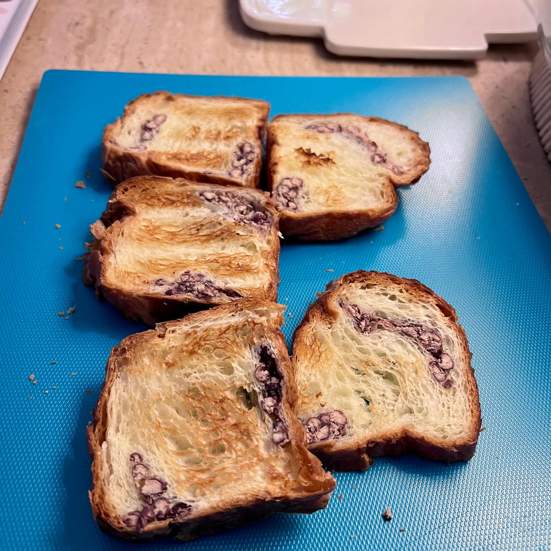 柔软好吃的蜜红豆牛奶吐司（无需分割、一次发酵）
