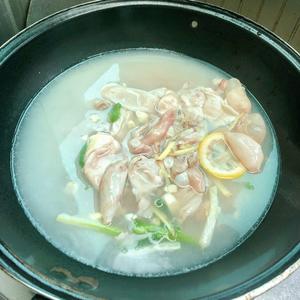 干锅鱼籽鱼泡的做法 步骤3