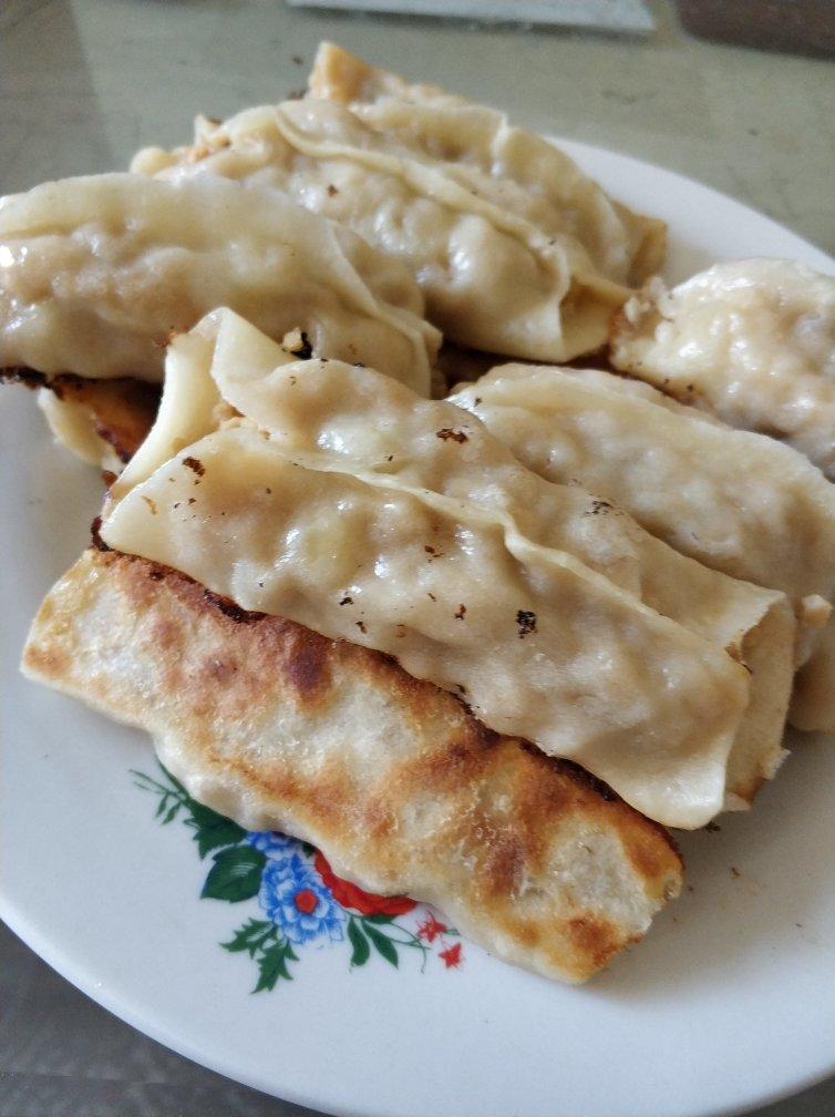 脆底玉米鸡肉锅贴