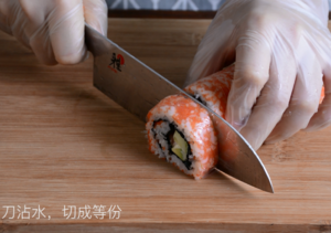 鱼子酱反卷寿司的做法 步骤8