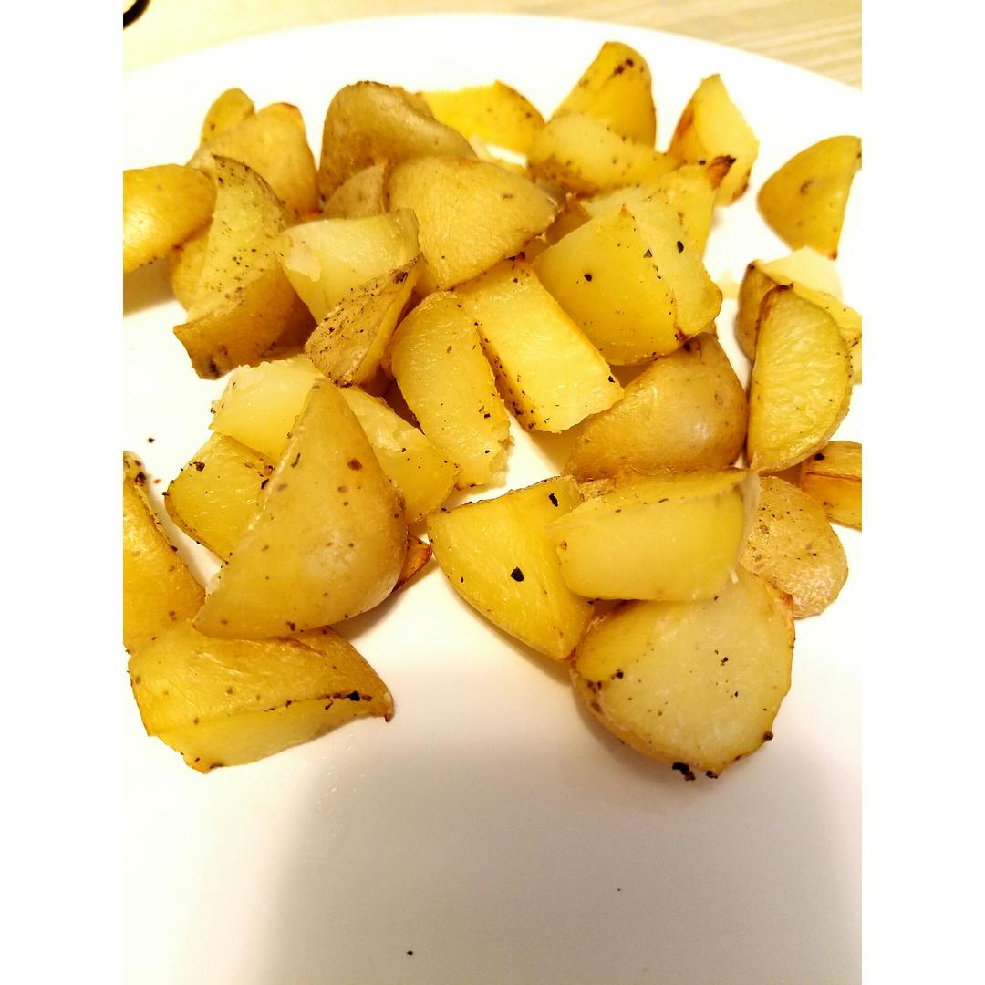 健康无油烤土豆块