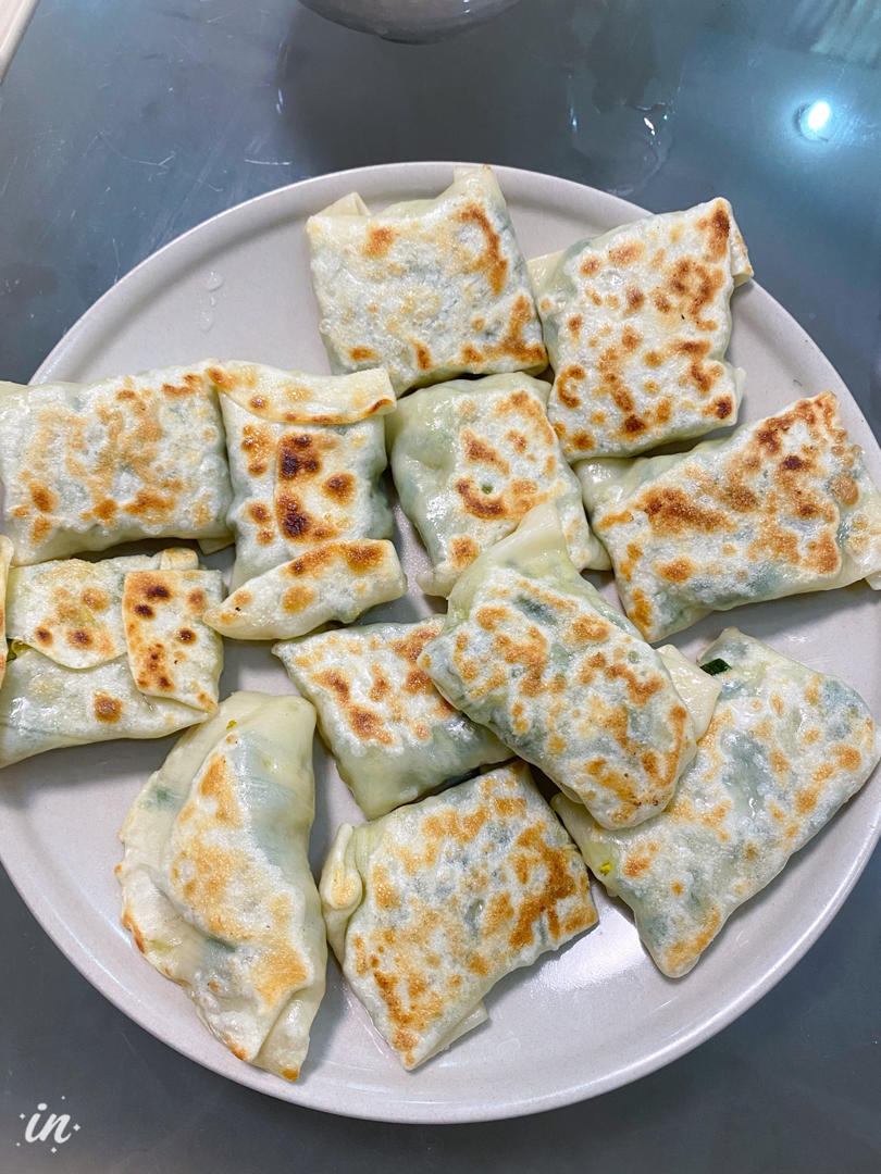皮薄馅多的韭菜盒子