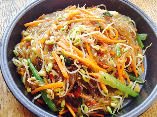 酸辣菠菜豆芽拌红薯粉