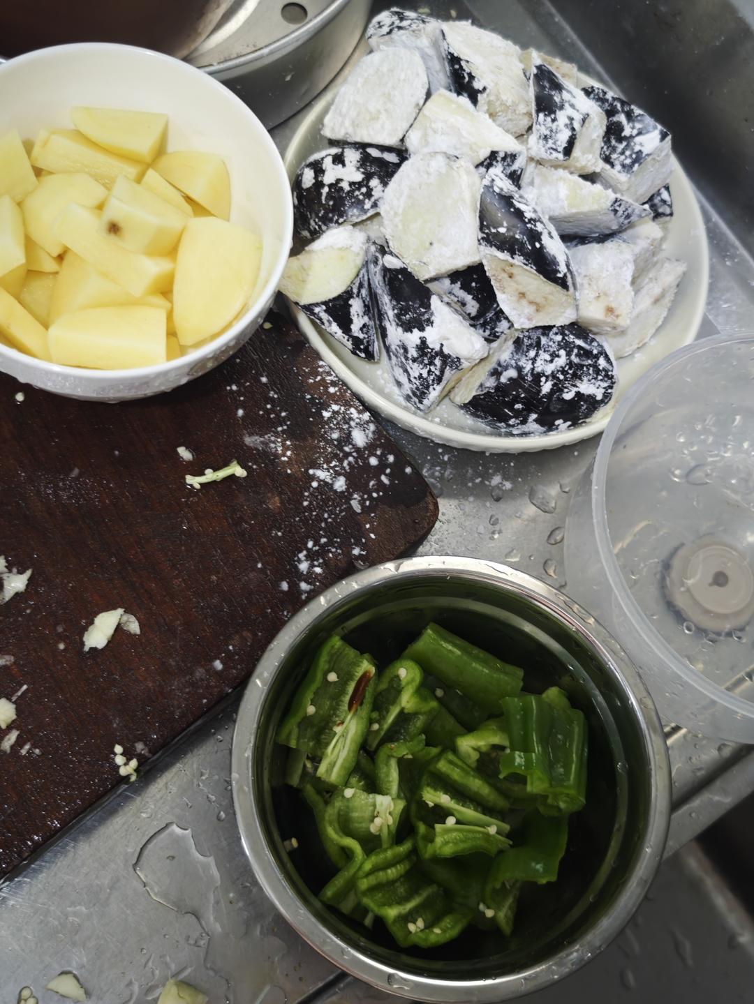 地三鲜（茄子，土豆，青椒）