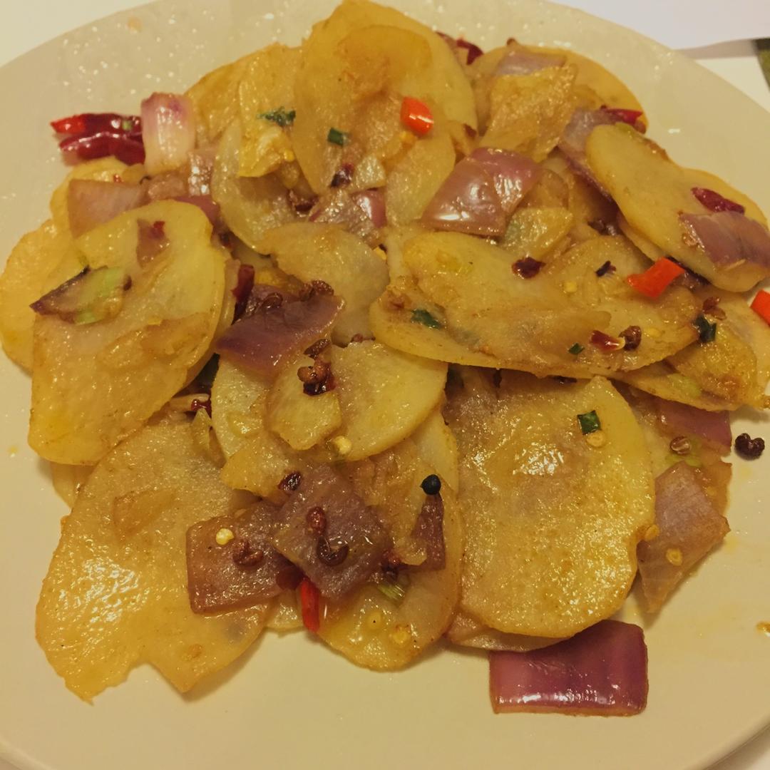 边吃边流泪的「孜然土豆片」