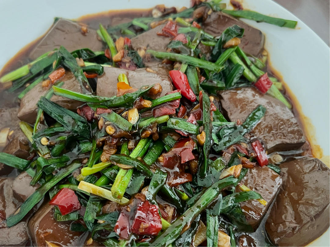 厨师长教你：“韭菜烧鸭血”的正宗做法，非常下饭