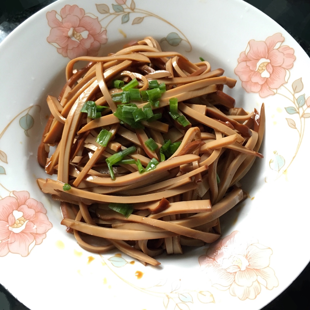 凉拌鸡蛋干