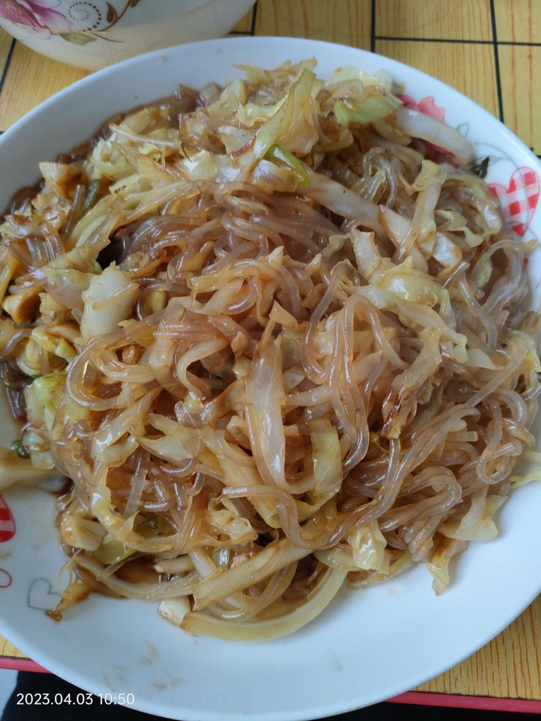 最近爱吃粉丝粉条～包菜炒粉丝