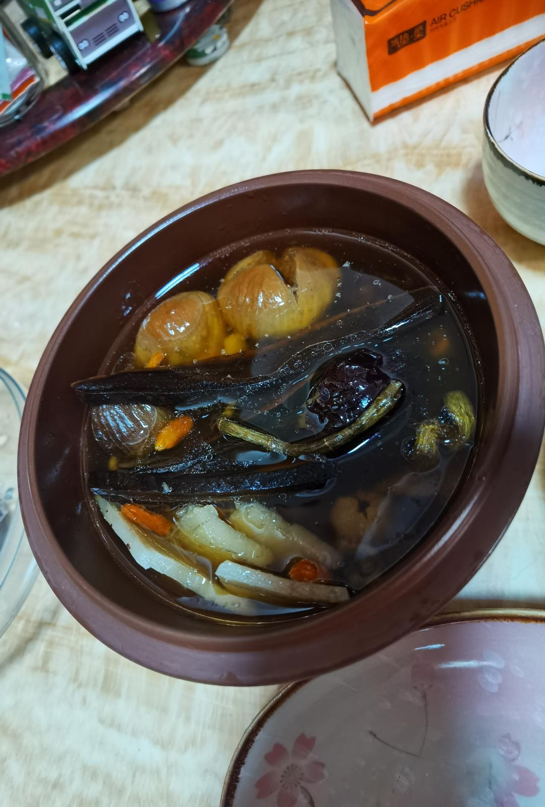 石斛灵芝廋肉乌鸡汤
