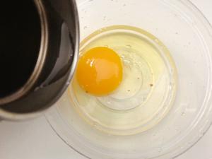 |白领简餐|微波炉蒸/煮蛋的做法 步骤2