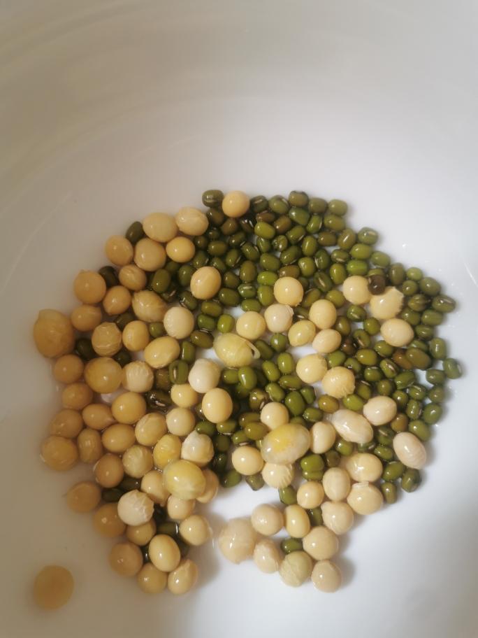 黄豆绿豆黄冰糖豆浆 破壁机的做法