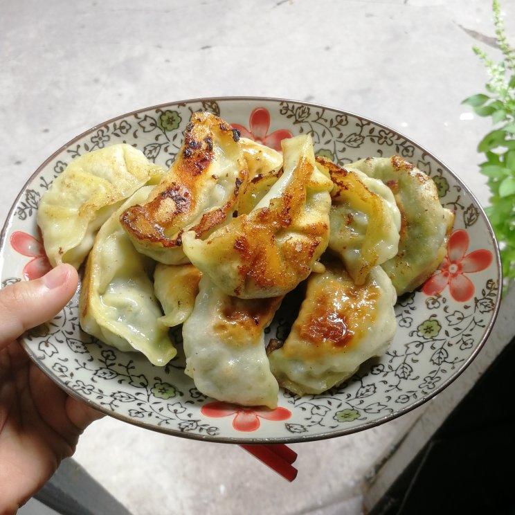 宝贝爱吃的韭菜煎饺