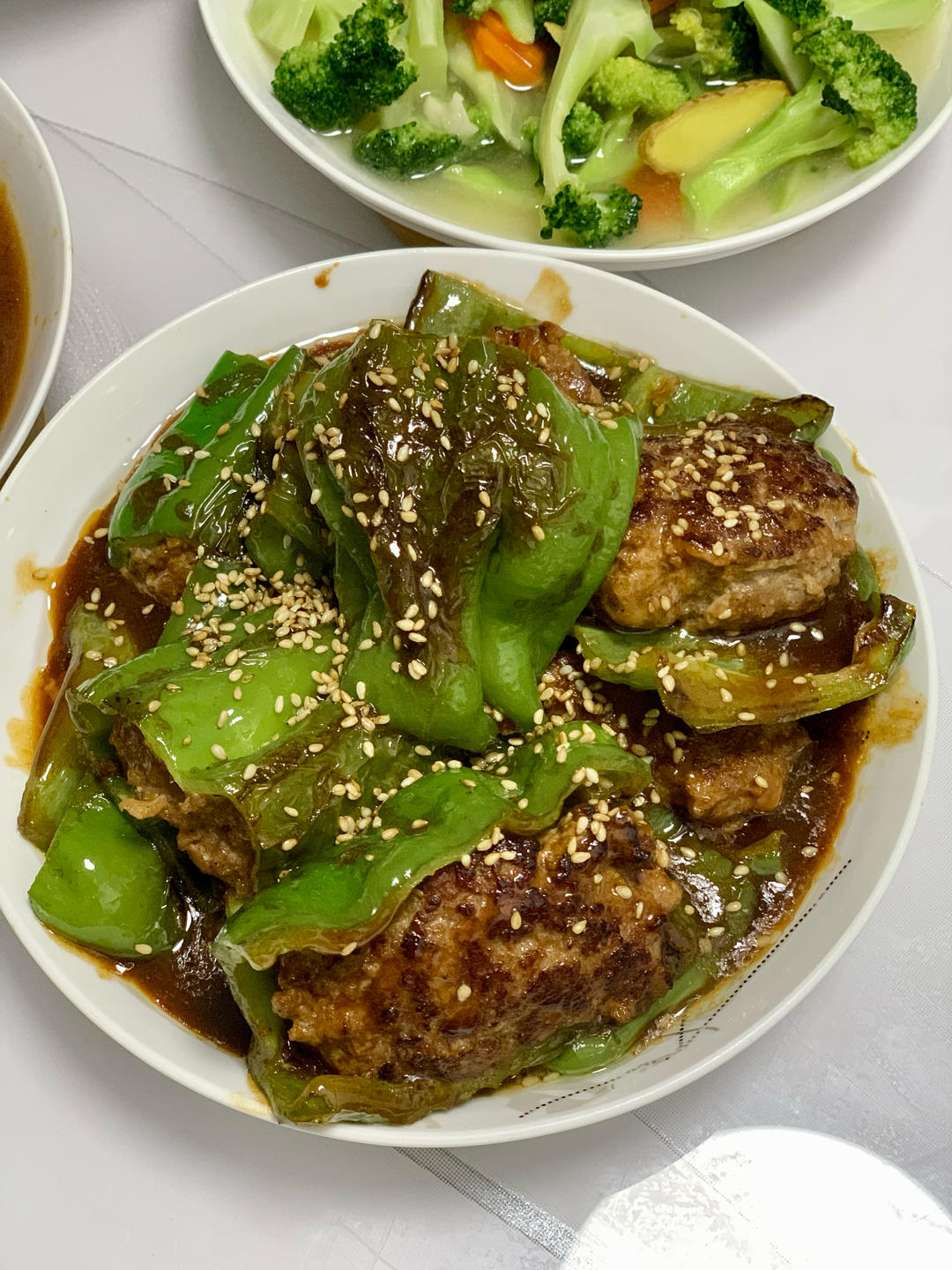 下饭菜“青椒酿肉”，香糯多汁鲜嫩下饭