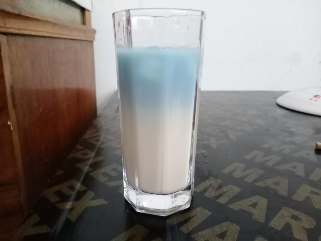 好喝的夏日饮品-富士山初雪（蝶豆花）