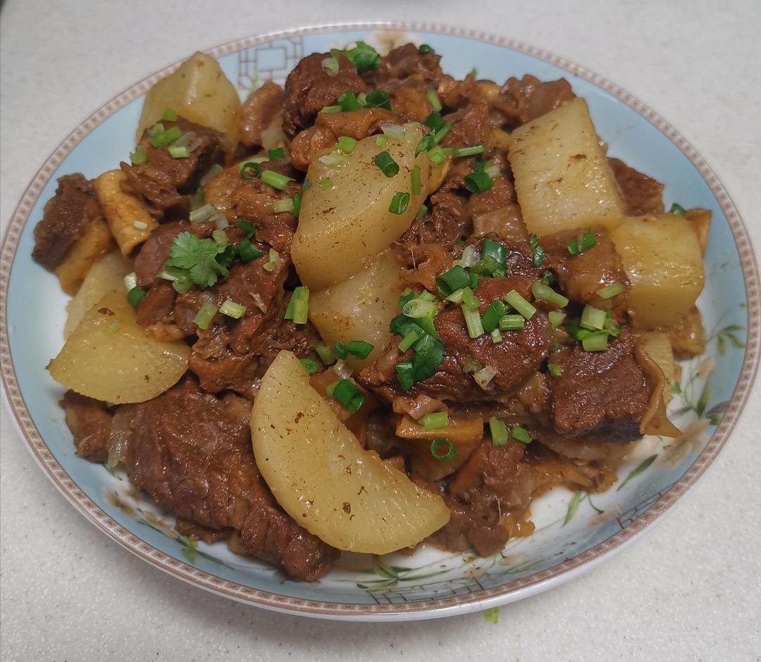 萝卜牛腩煲