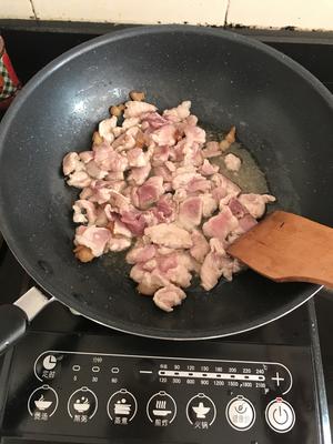 香菇瘦肉虾仁包菜香饭的做法 步骤3