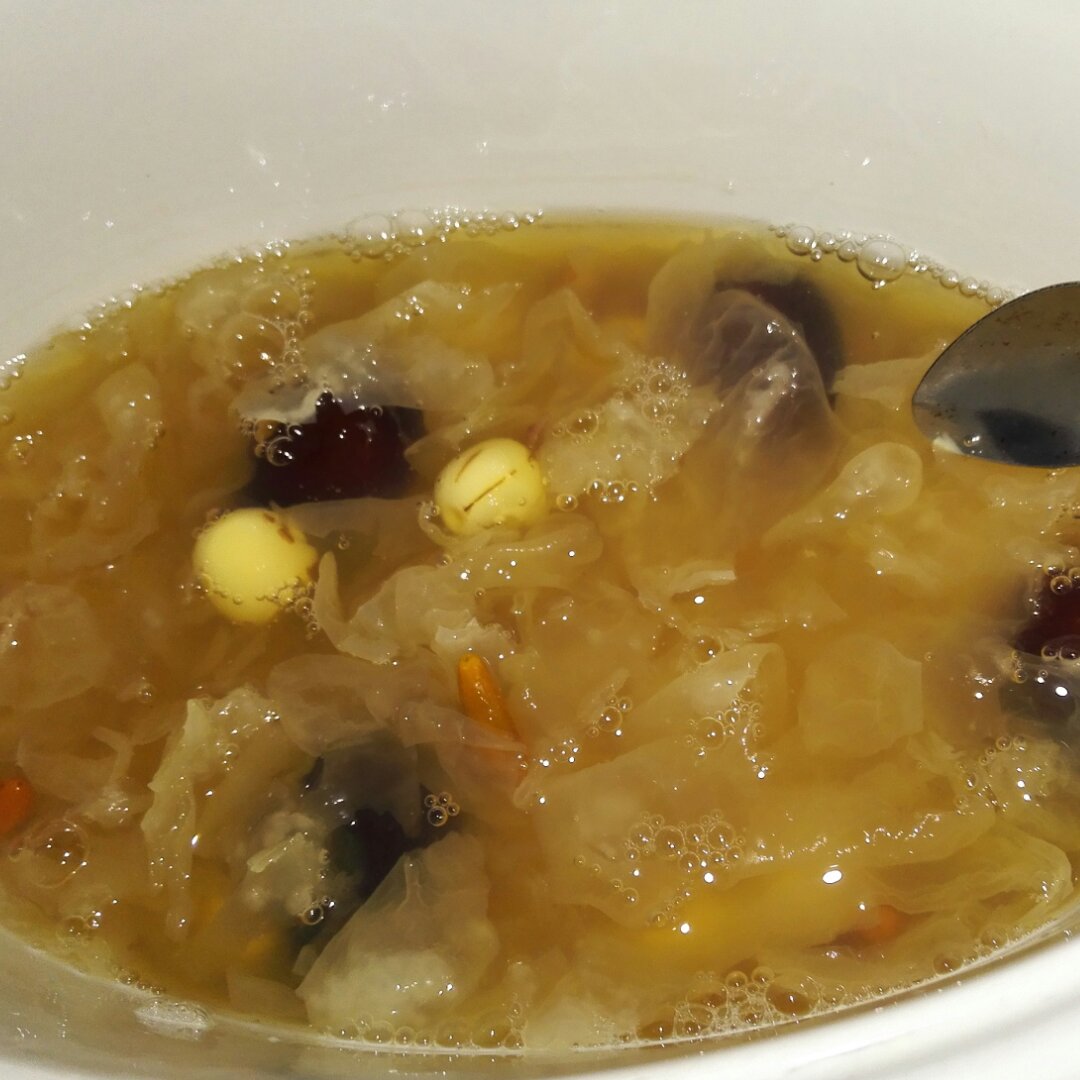 红枣银耳莲子羹