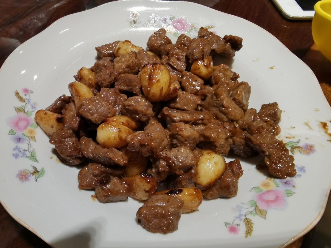 好吃到舔盘的蒜香黑椒牛肉粒