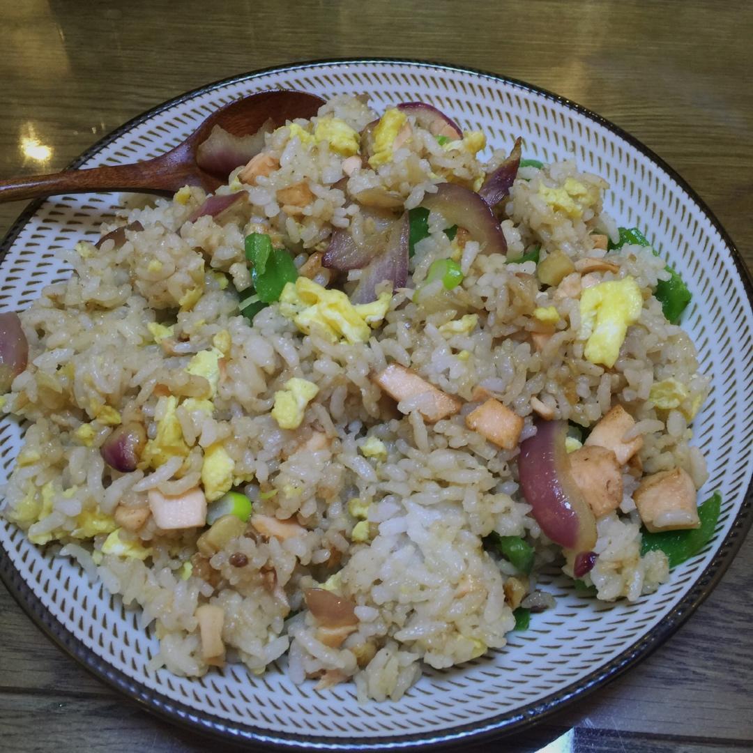 蒜香黄油三文鱼炒饭