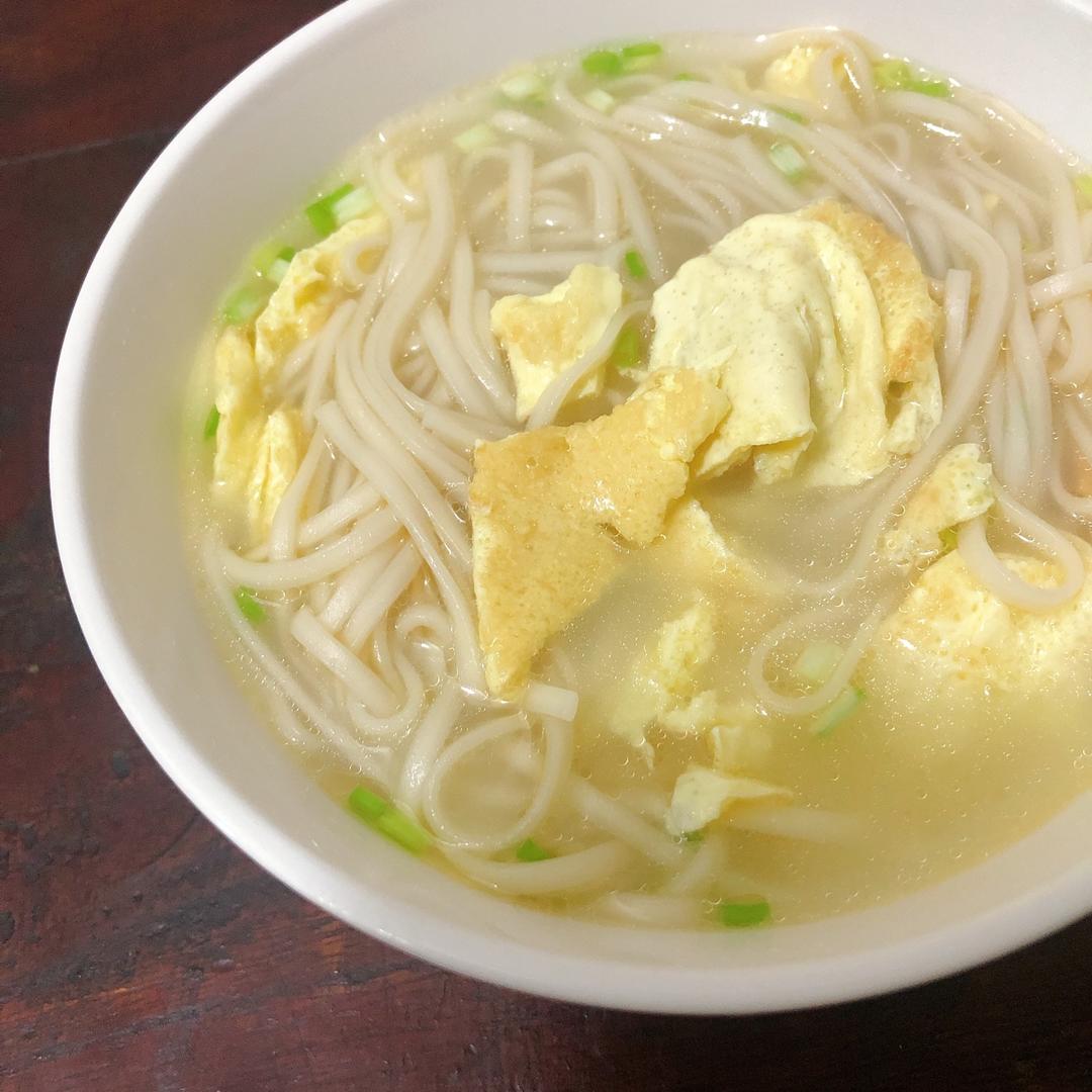 超简单美味的葱香鸡蛋面