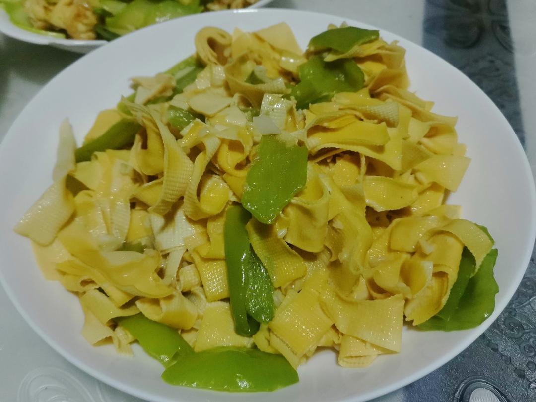 不用厨艺的尖椒干豆腐
