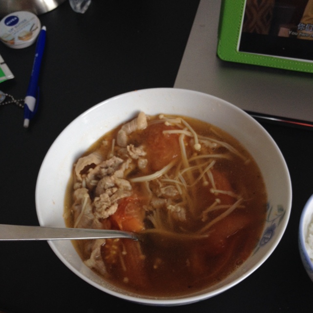 金针菇肥牛番茄锅