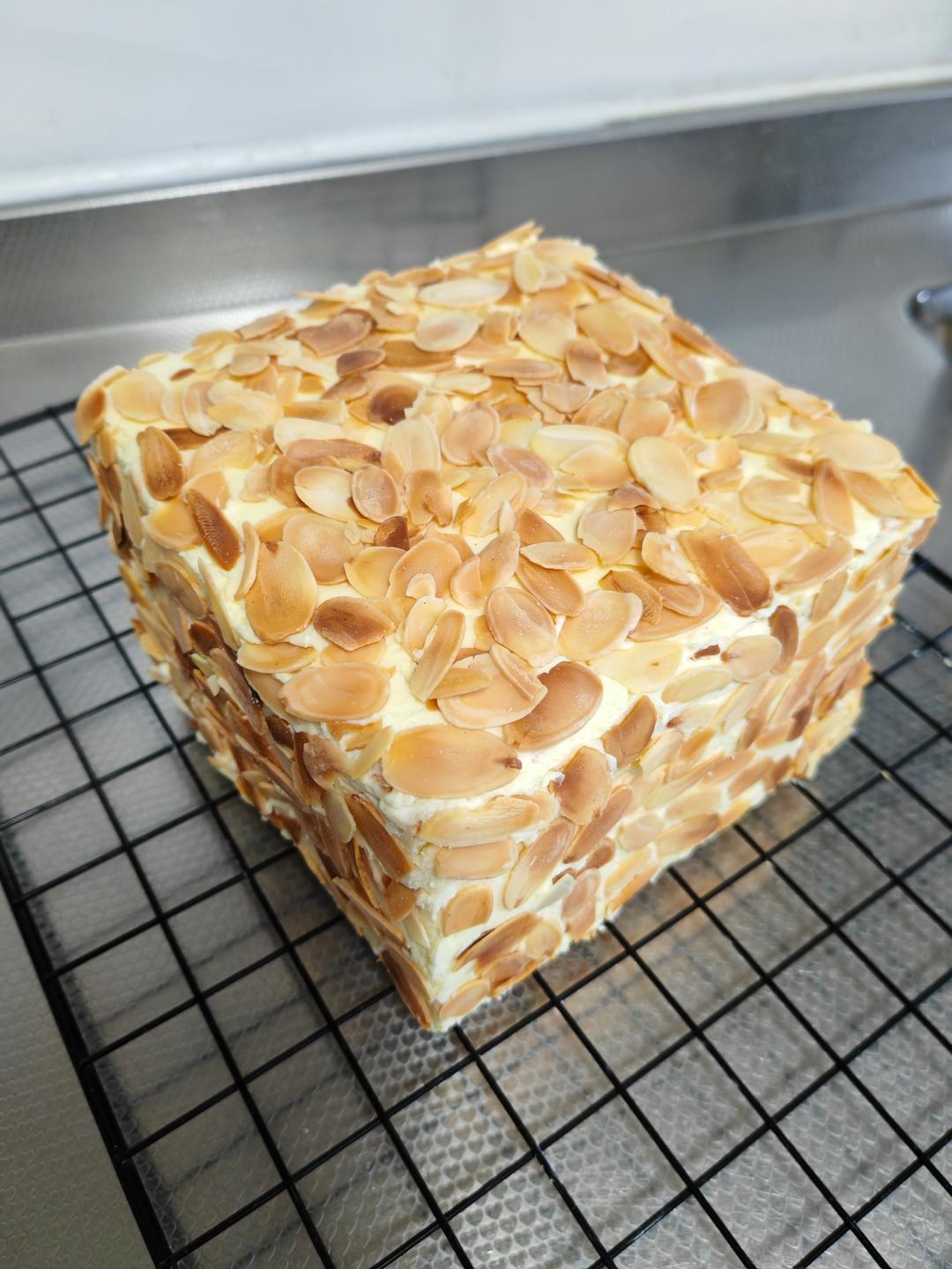 切块蛋糕系列里卖的最好的 海盐老奶油杏仁蛋糕
