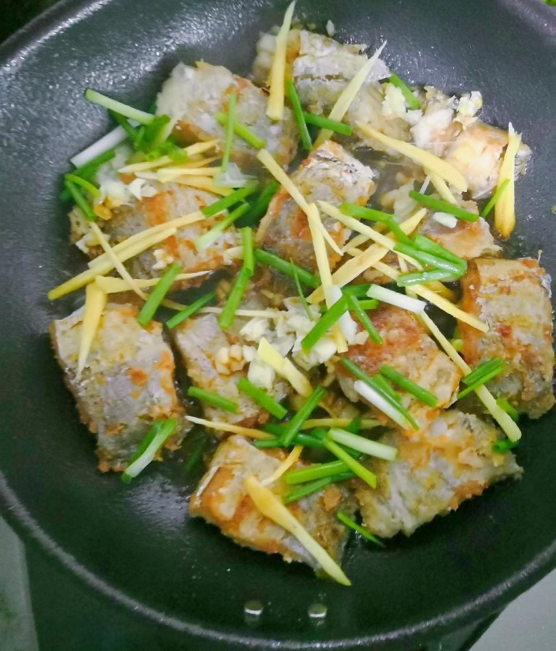 香煎带鱼（附鱼皮不破的小窍门）的做法