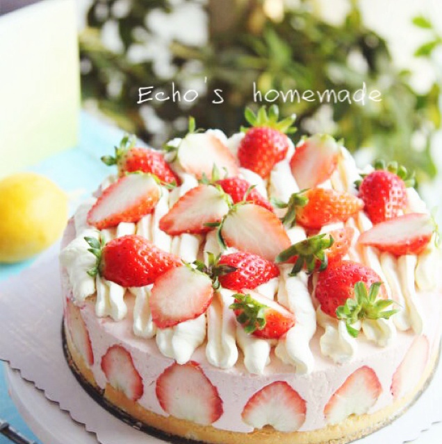 小清新草莓奶油戚风蛋糕裱花蛋糕