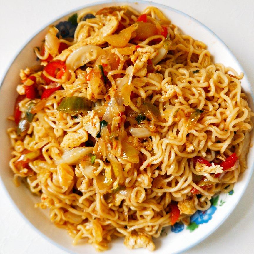 路边摊风味炒方便面