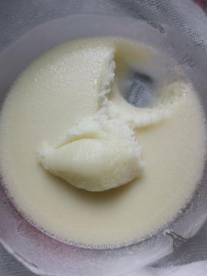 小白的椰蓉糯米豆沙卷的做法 步骤5