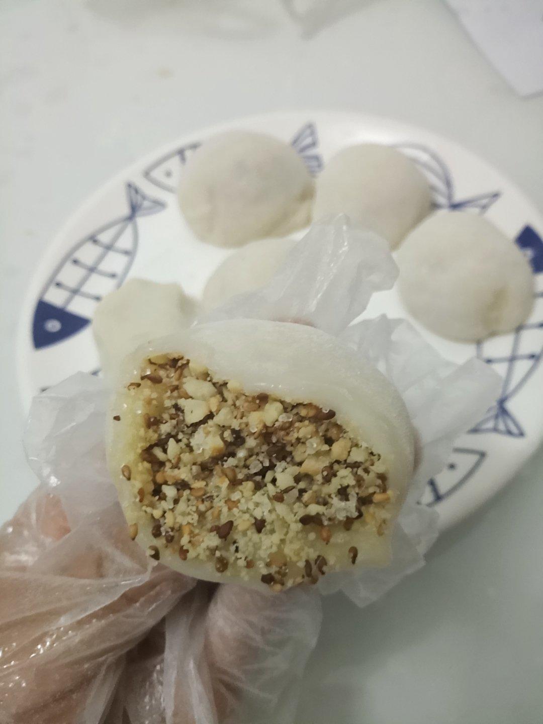 自制糯米糍（花生黑芝麻和豆沙夹心）