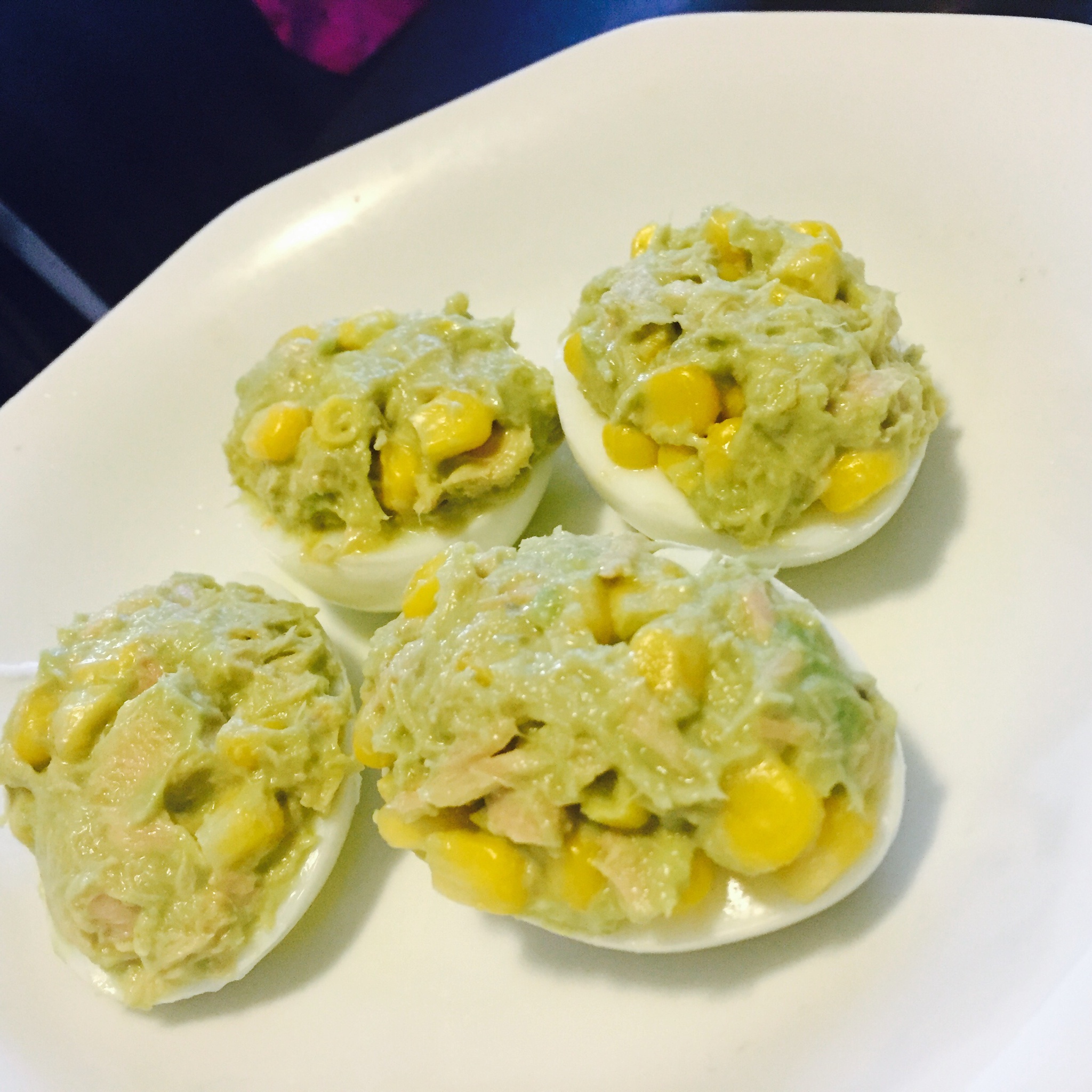 牛油果吞拿鱼鸡蛋盅