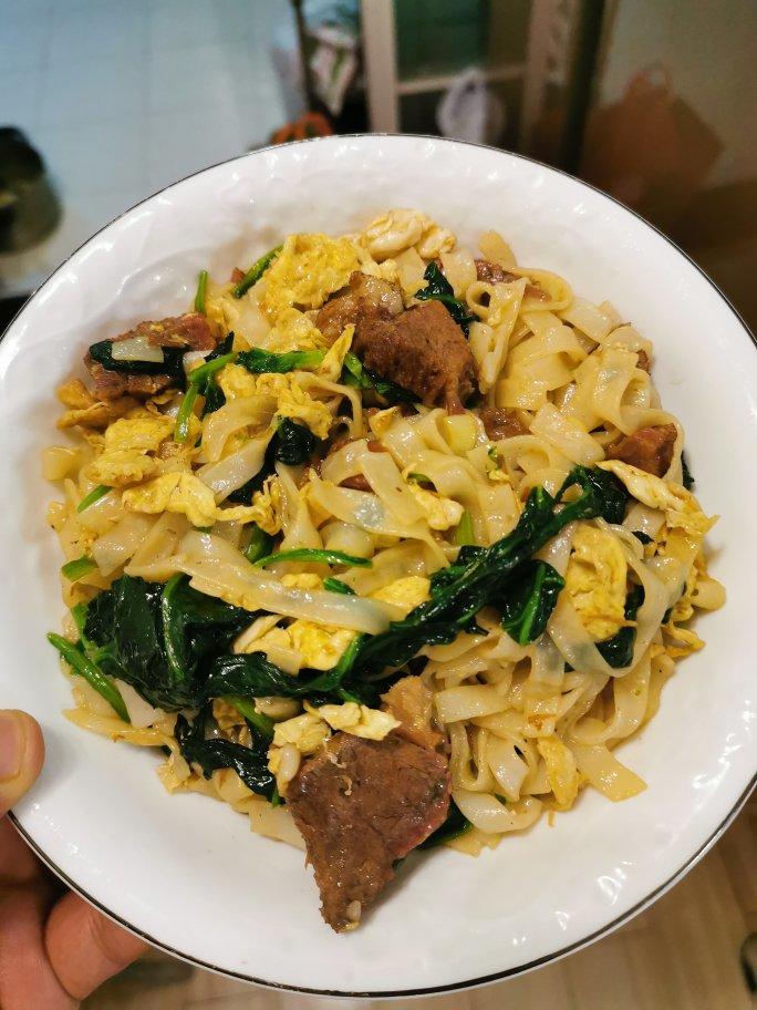 巨好吃的炒河粉