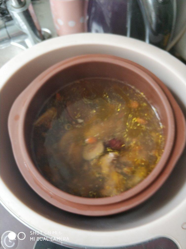 红枣枸杞乳鸽汤