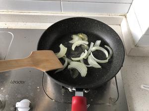 超好喝的海鲜蘑菇南瓜浓汤的做法 步骤3