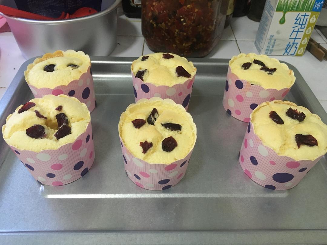 蔓越莓纸杯戚风小蛋糕