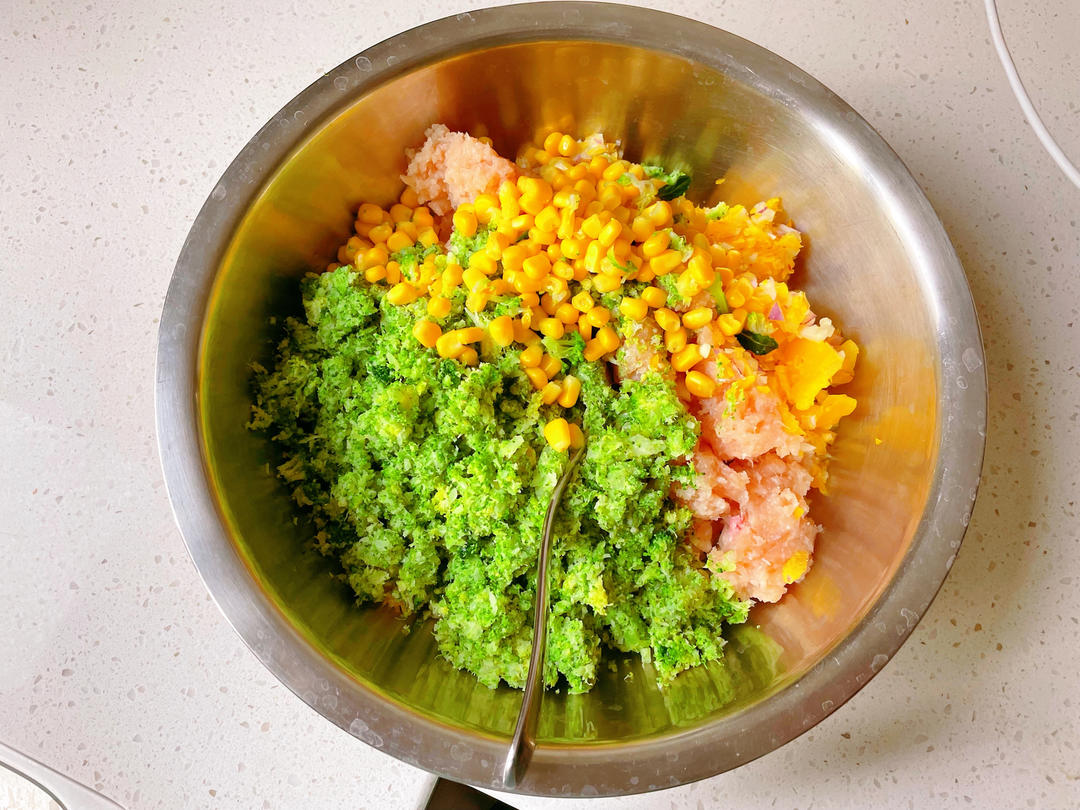 减肥、健身人士吃了狂点赞的蔬菜鸡胸肉饼